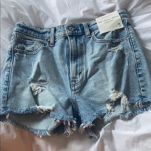 Abercrombie Mom Shorts in Light Ripped Wash